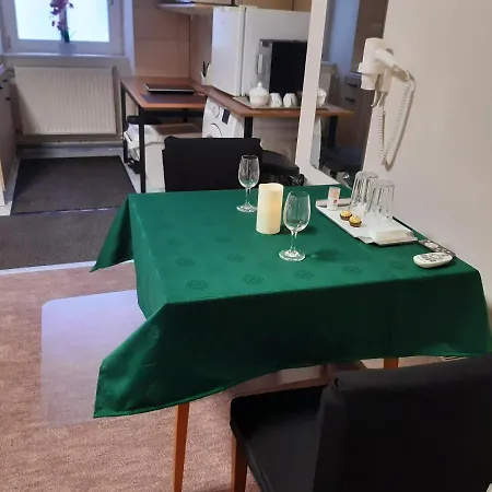 Middle Door Apartman Lejlighed *
