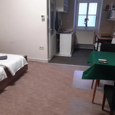 Middle Door Apartman Pápa